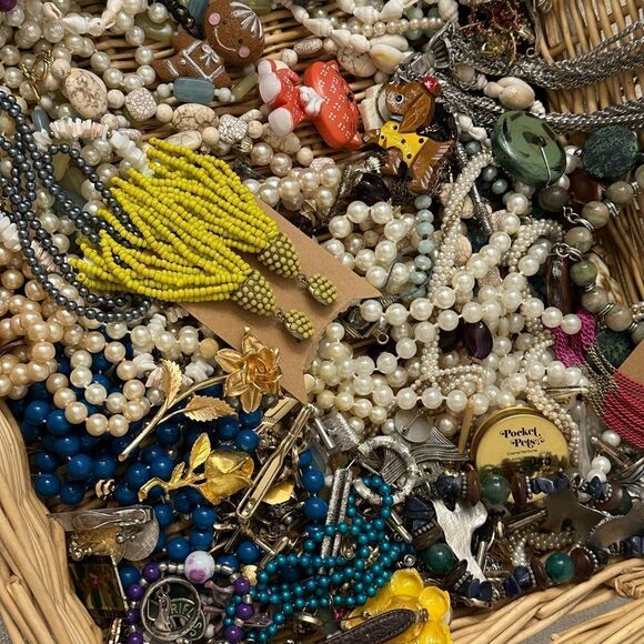 Estate Jewlery lot vintage and modern over 3lbs 
Wearable and craft-able - Picture 3 of 14